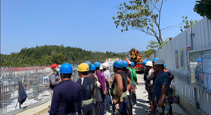 懸吊式施工平台用於特殊結構