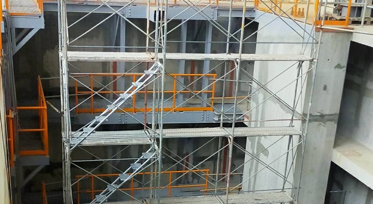 高架道路懸吊鷹架